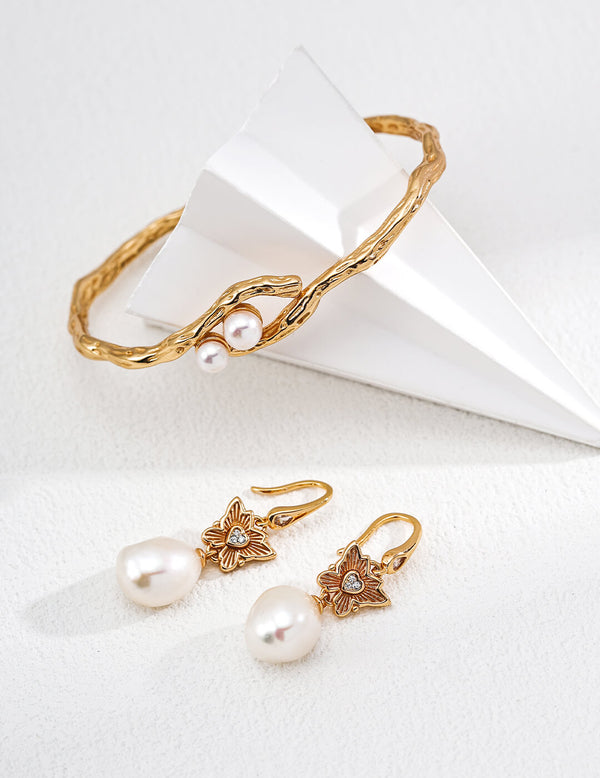 Butterfly Nocturne: Adjustable Celestial Pearl Earrings & Bracelet Set - S925 Sterling Silver with Natural Freshwater Pearls & Vintage Gold Finish (4.5-5mm Pearls, 2.5cm Drop)